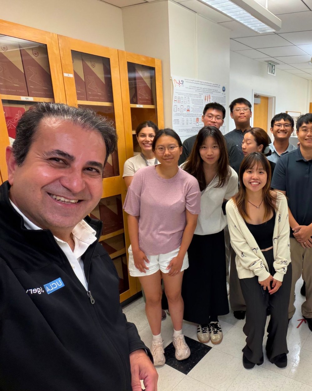Bijan Najafi with the delegation on the Week 6 digital-health lab tour