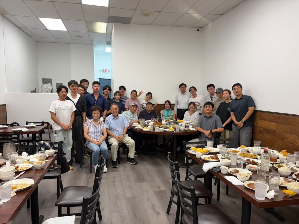 A group dinner with the delegation during Week 7